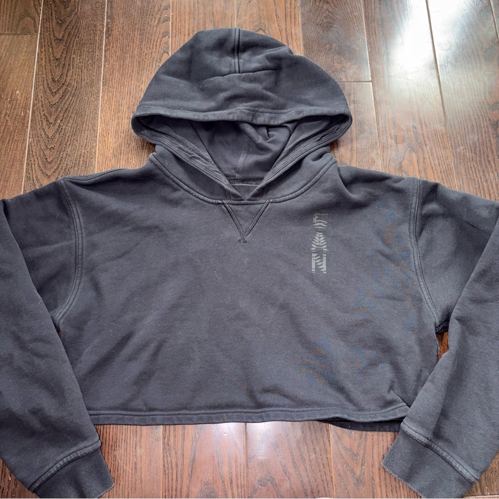 Lululemon Black Cropped Hoodie with Canada Logo